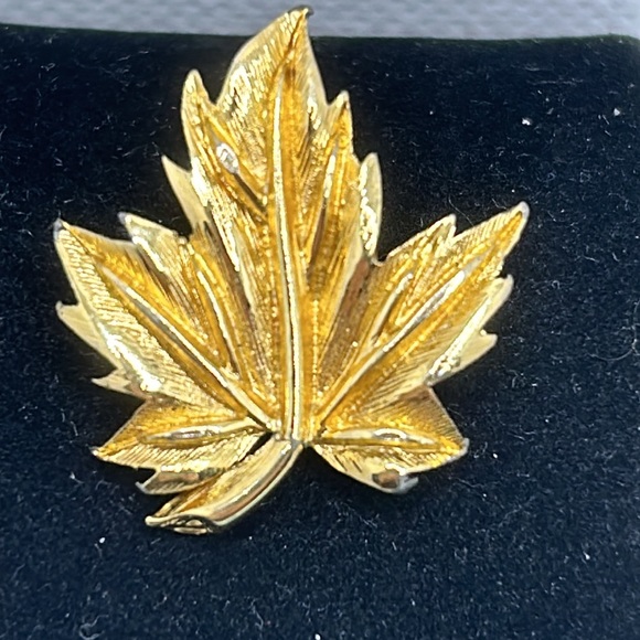 D’Orlan Maple Leaf 🍁 Brooch🇨🇦🇨🇦🇨🇦 - Picture 2 of 7
